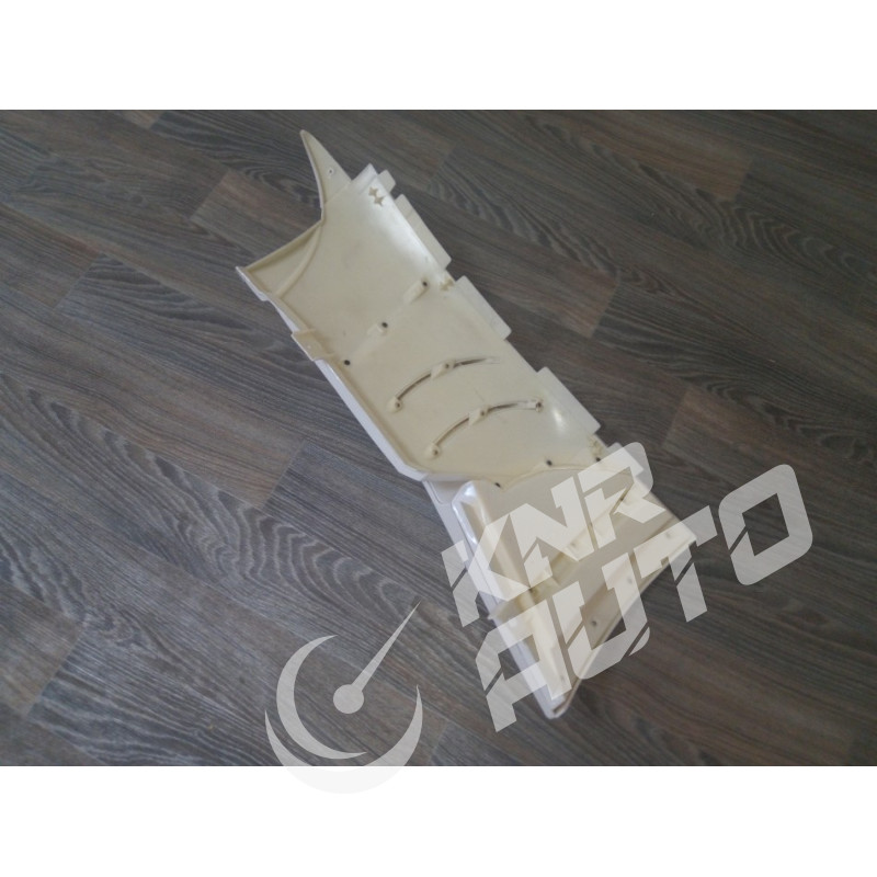 Обтічник кабіни правий HOWO A7 WG1664111052 білий-WG1664111052