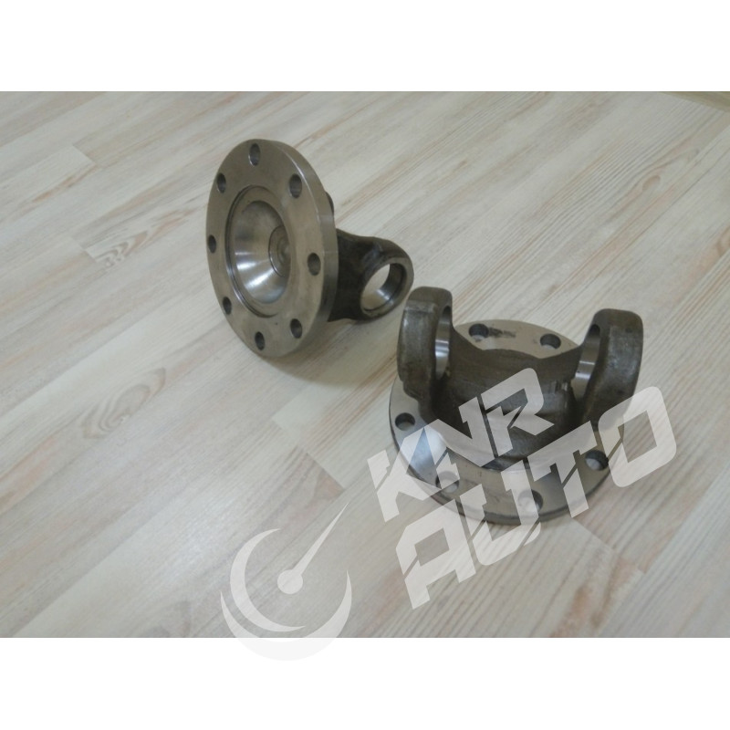 Фланец карданного вала FAW 3252 HOWO d180 8 отверстий ухо под крестовину D52-WG9136311062