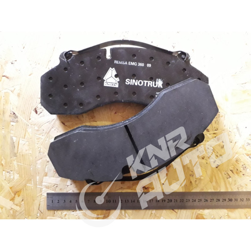 Колодка тормозная передняя HOWO A7-WG9100443050